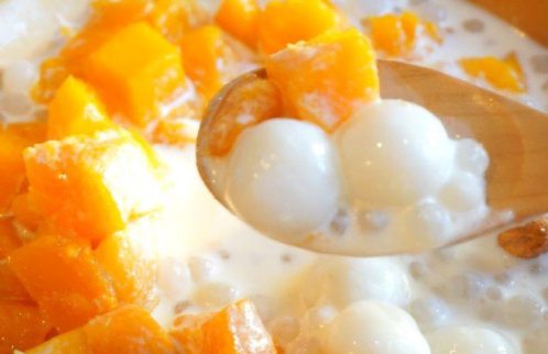 西米露這么做，又冰涼又香甜，孩子一連吃完一大碗，嚷嚷著還要吃！